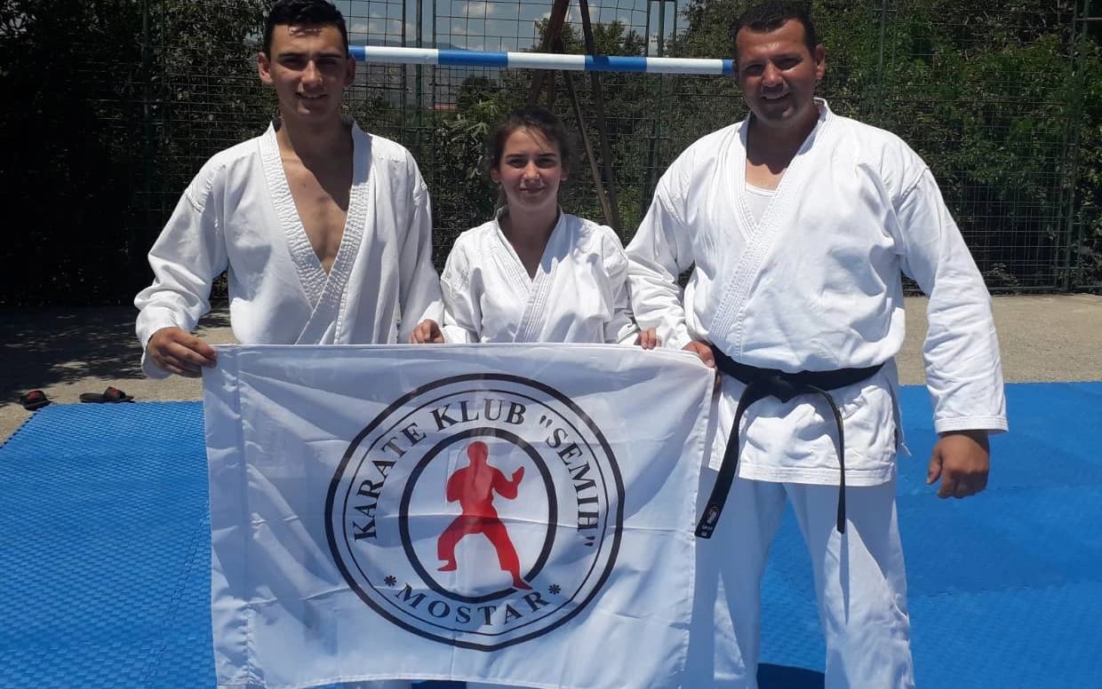 Nova zvanja za mlade mostarske karatiste