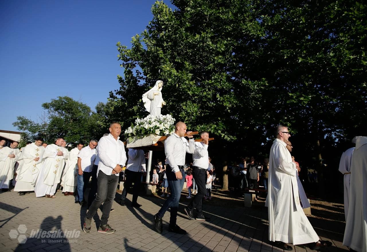 Tisuće vjernika na misi u Međugorju na 39. obljetnicu ukazanja