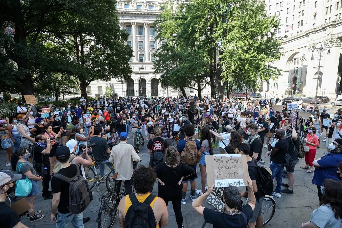 U New Yorku i dalje traju antirasistički prosvjedi