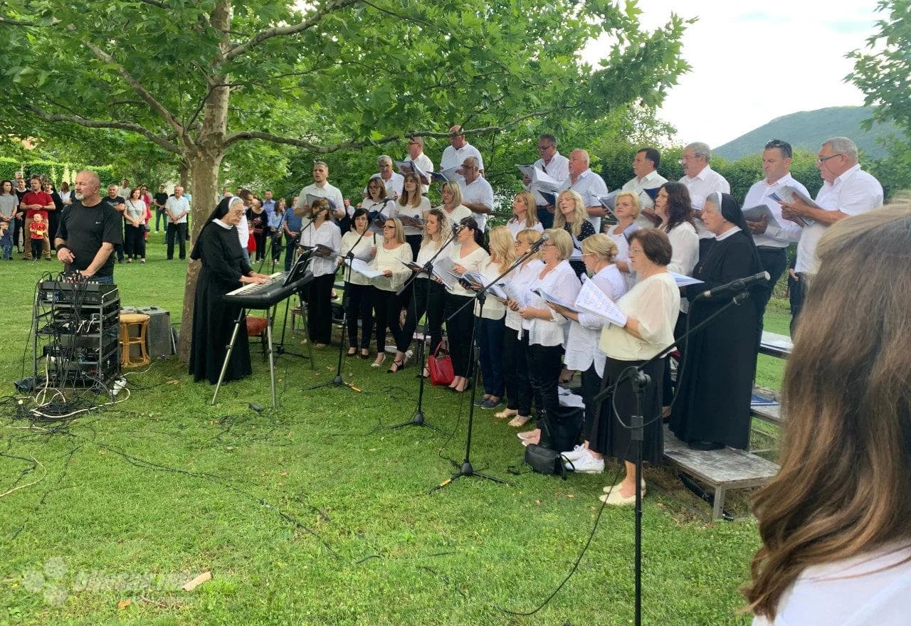 Blagdan Srca Isusova u Potocima: Sakrament pričesti primilo 16 prvopričesnika