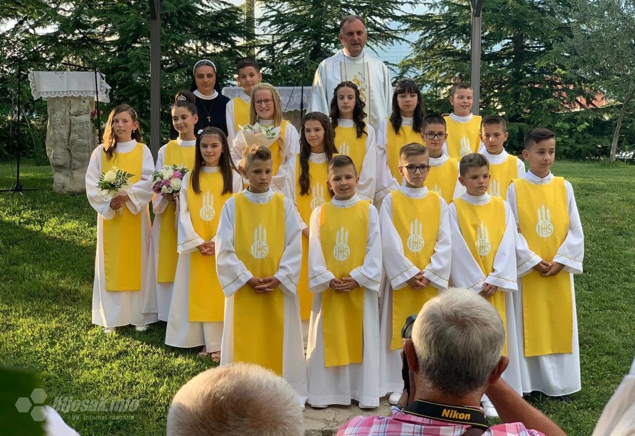 Blagdan Srca Isusova u Potocima: Sakrament pričesti primilo 16 prvopričesnika