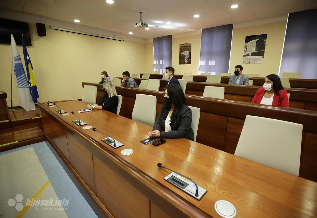 Mladi političari iz 11 stranka učili kako biti dobar političar