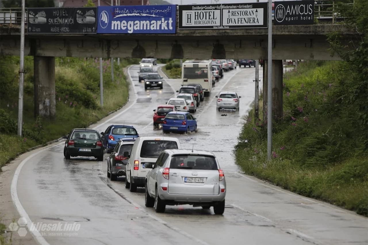 Mostar nakon kiše - zastoji, gužve i snalažljivi vozači