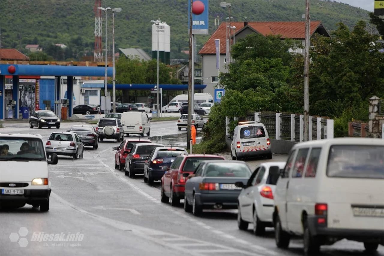 Mostar nakon kiše - zastoji, gužve i snalažljivi vozači