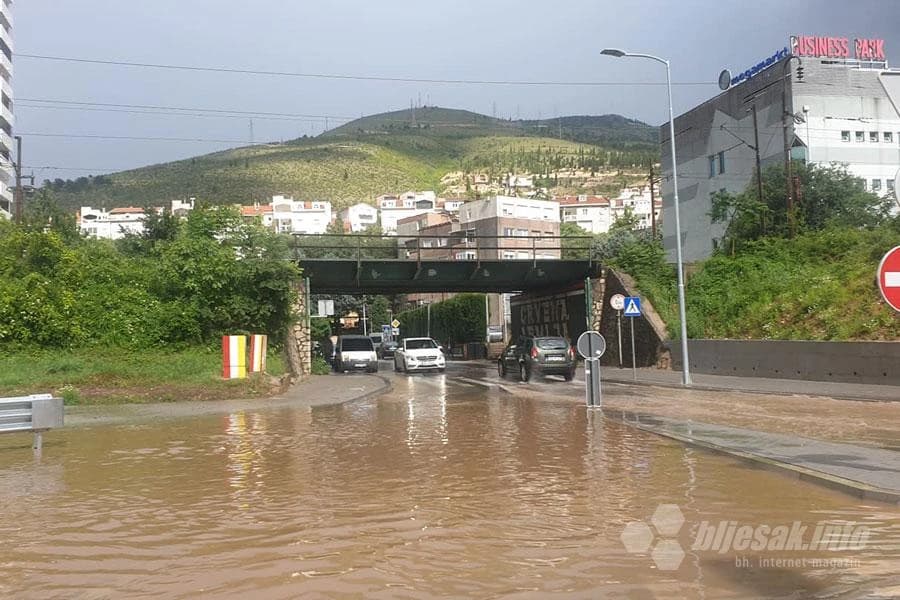 Poplavljena cesta na Zaliku