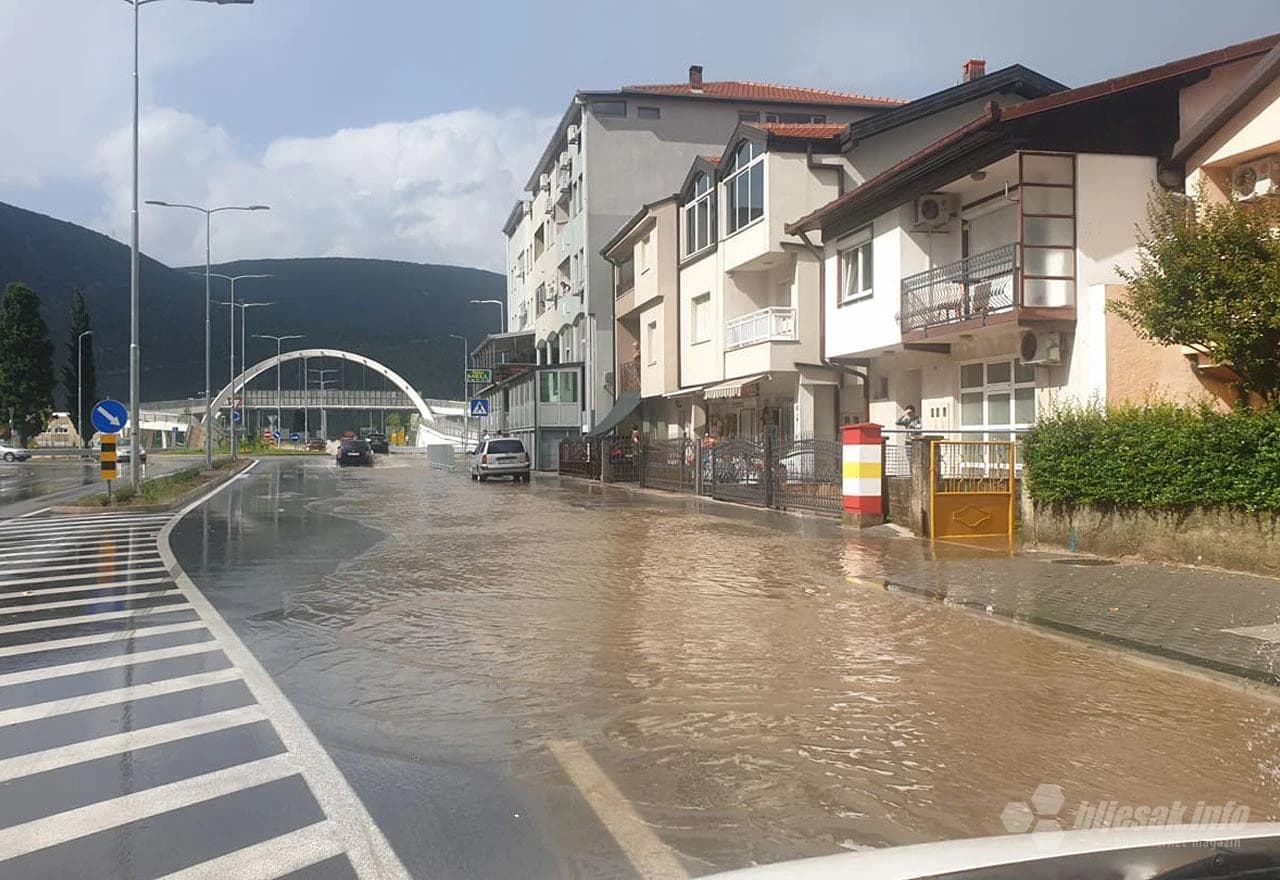 Poplavljena cesta na Zaliku
