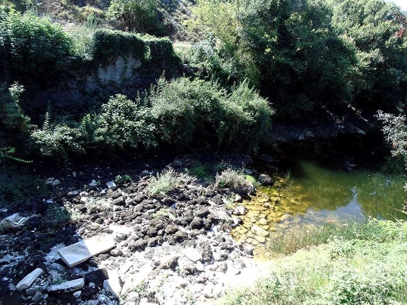 U vodi ima još obrađenih kamenih blokova