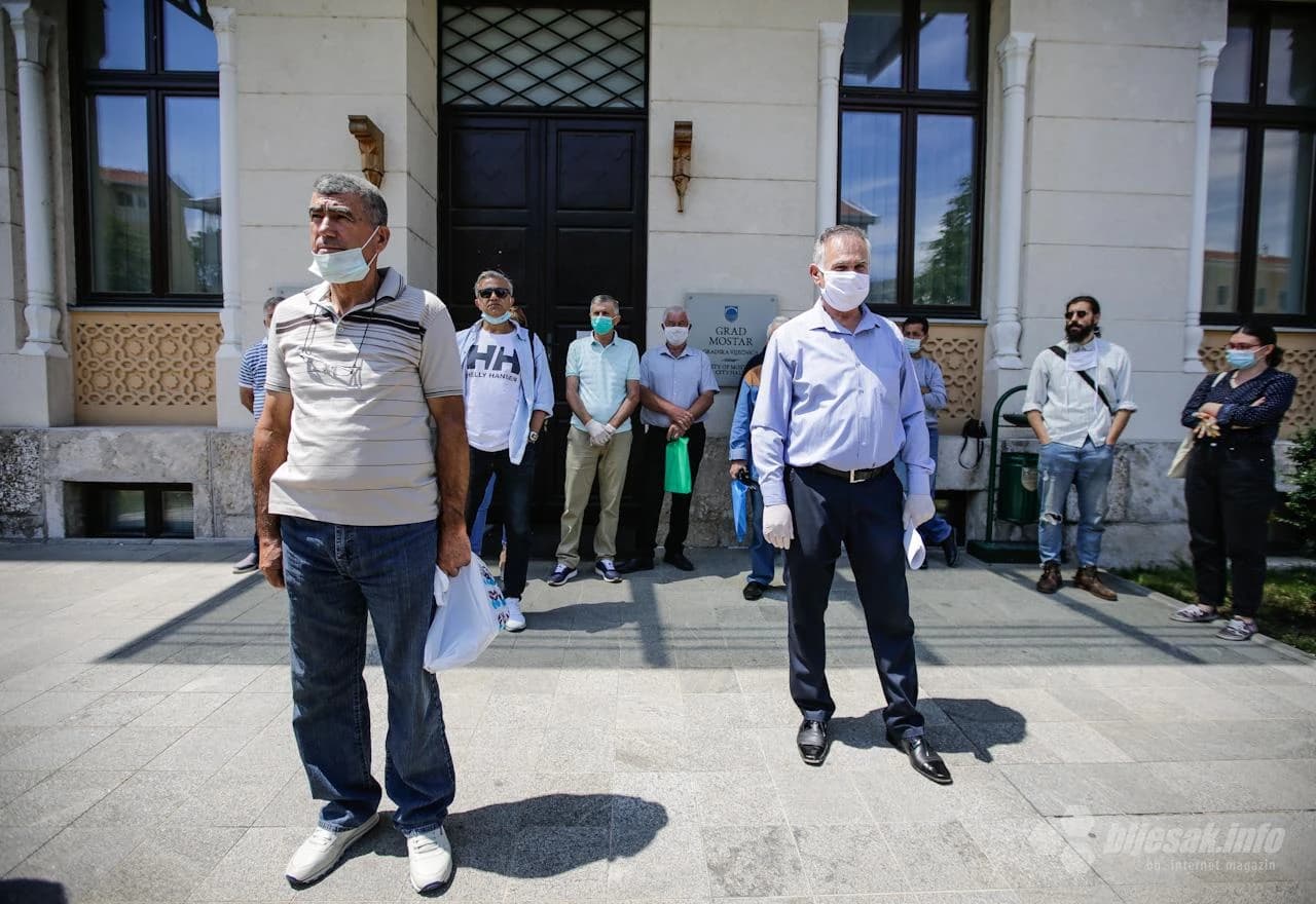 Radnici Komosa pred Vijećnicom