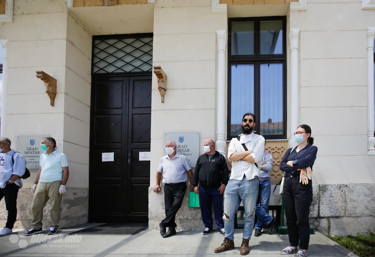 Radnici Komosa pred Vijećnicom