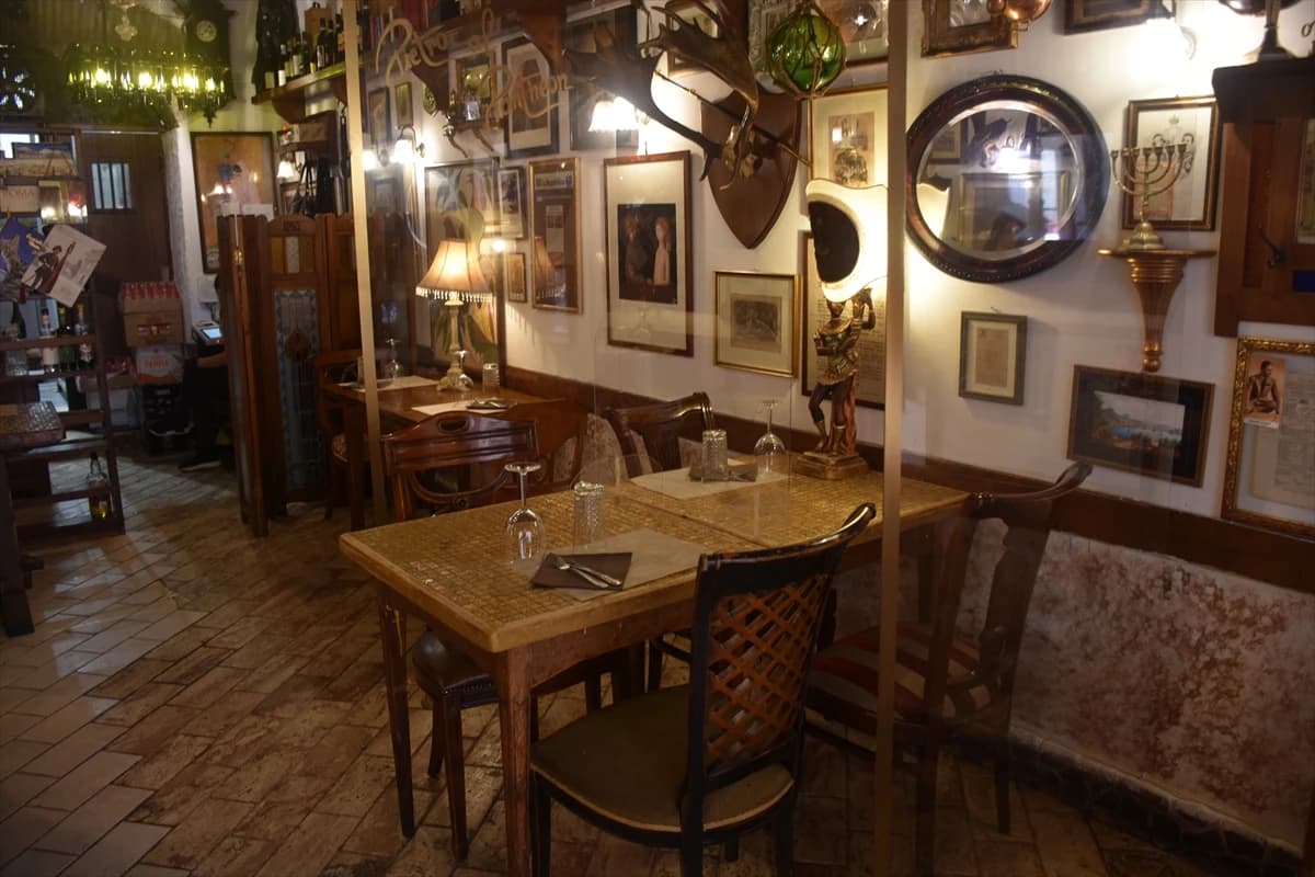 Italijani se polako navikavaju na oprezan povratak u normalan život