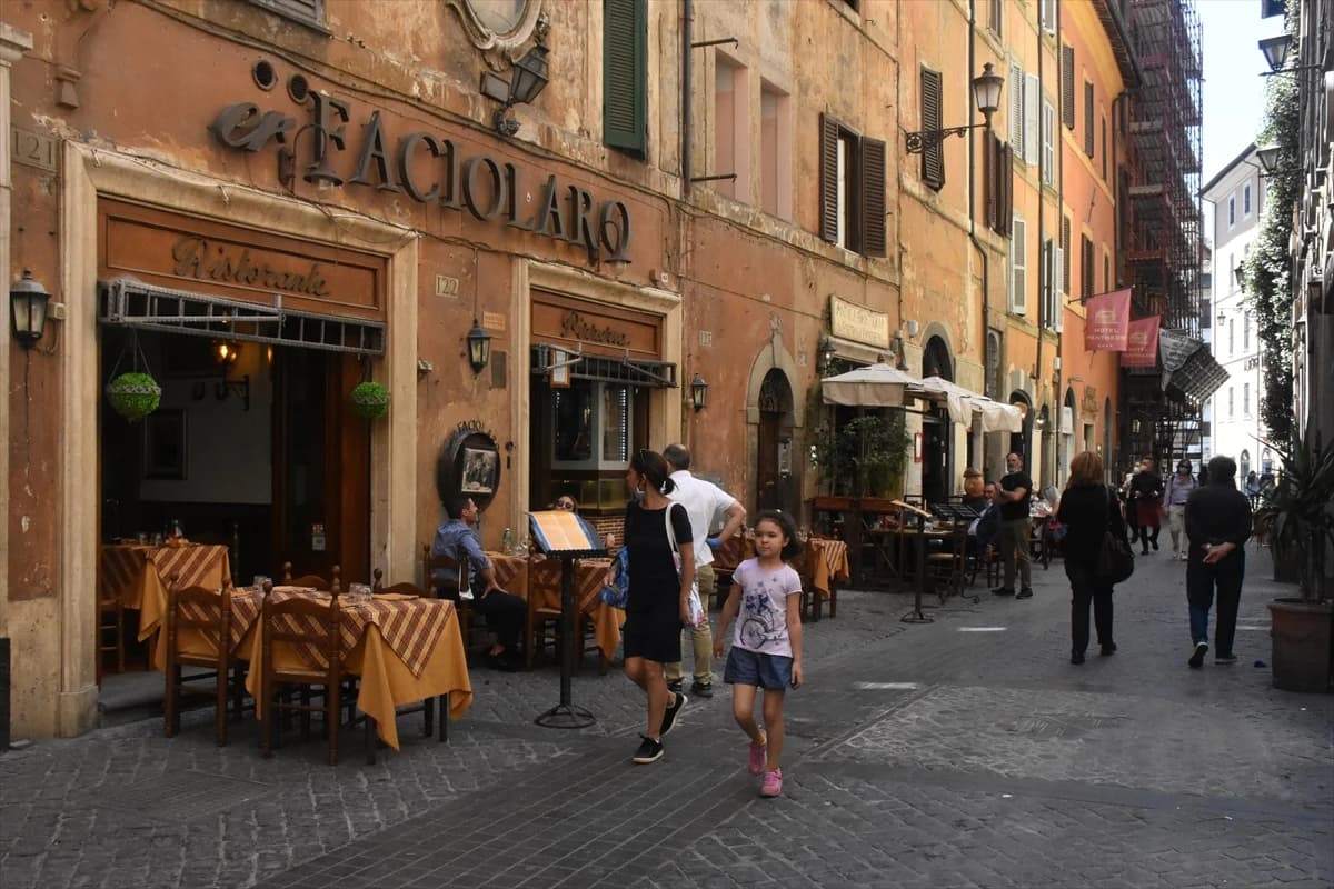 Italijani se polako navikavaju na oprezan povratak u normalan život