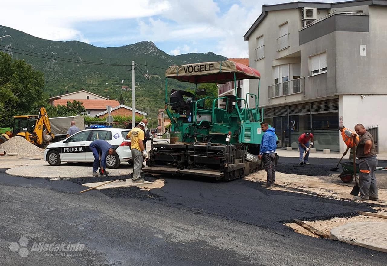 Asfaltiranje ceste i kružng usporilo promet na Rudniku