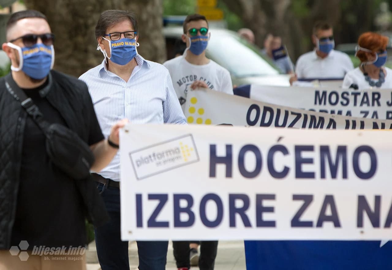 Mirna šetnja Platforme za progres zbog neraspisivanja izbora u Mostaru 