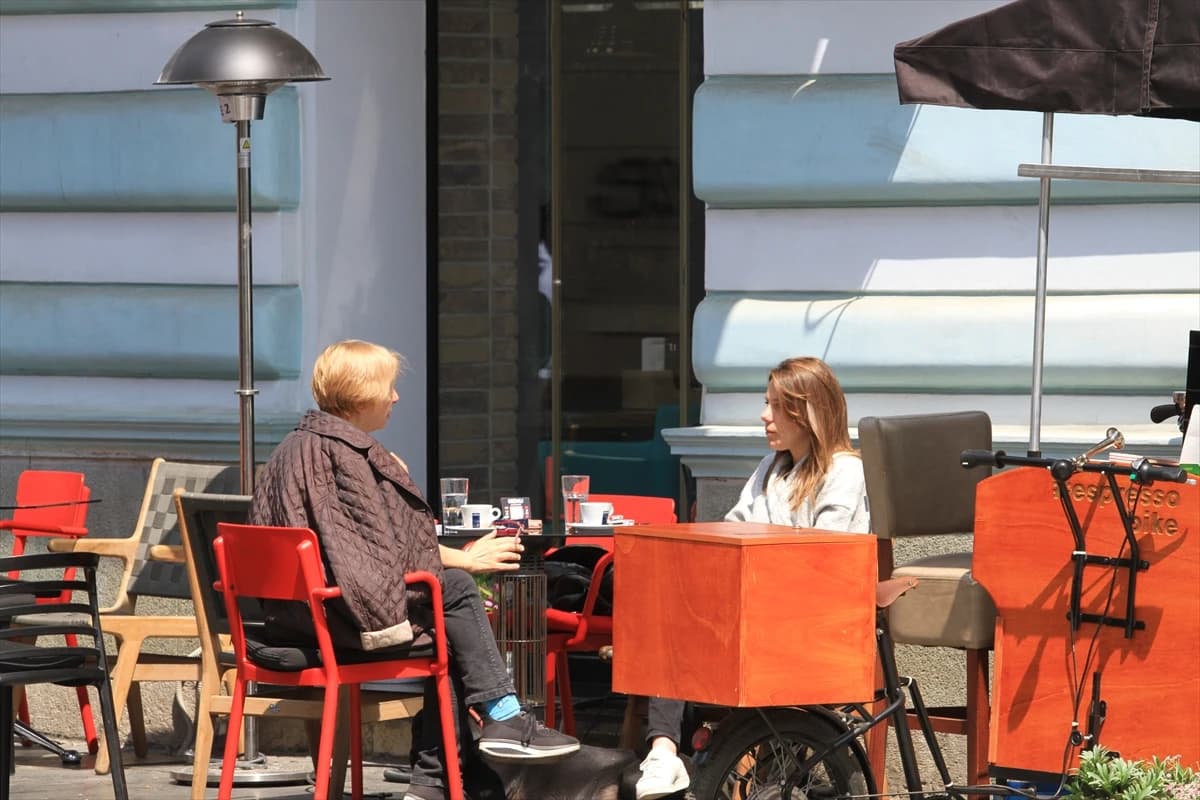 Beograd: Ponovo otvoreni kafići i restorani, građani u ljetnim baštama