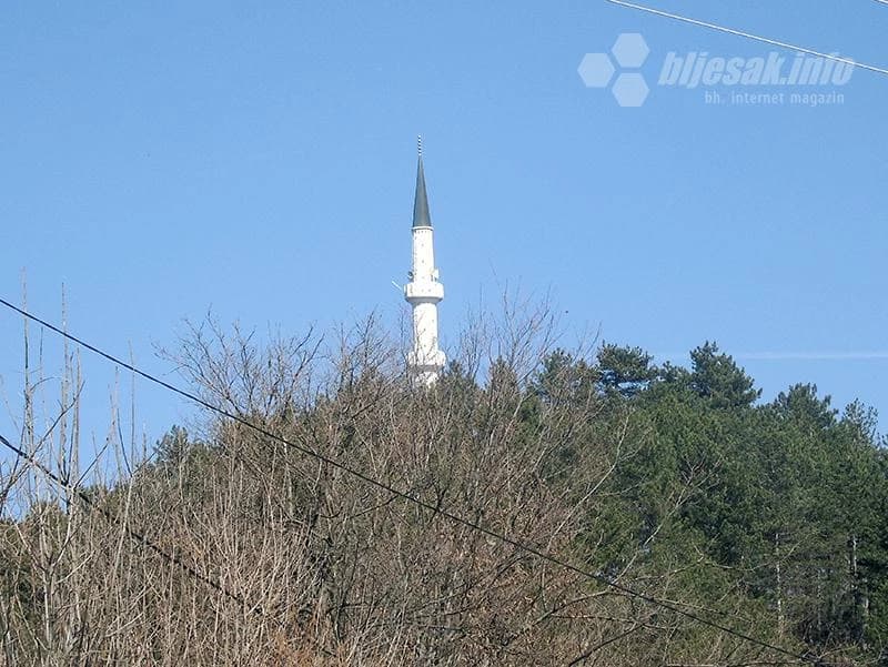 Munara okačena o nebo