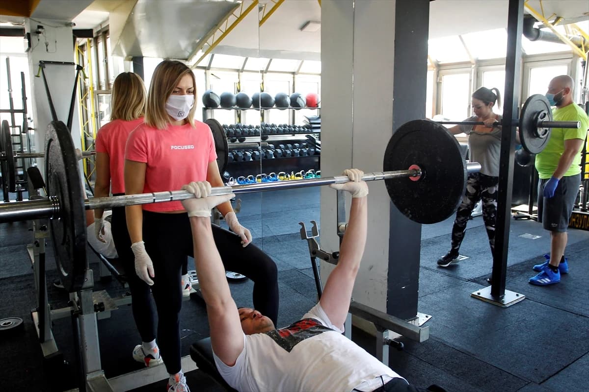 Na trening s maskom i rukavicama