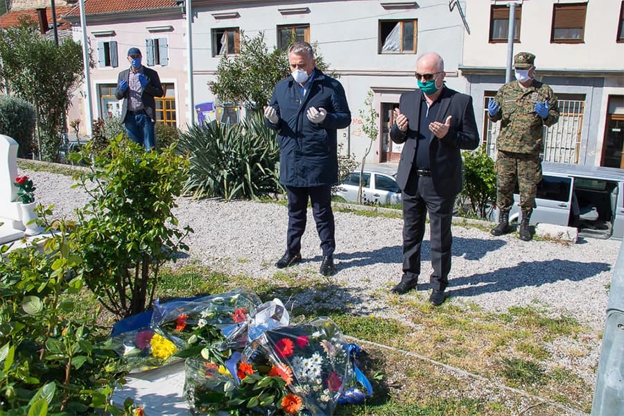 Na mostarskim Šehitlucima obilježen Dan Armije RBiH