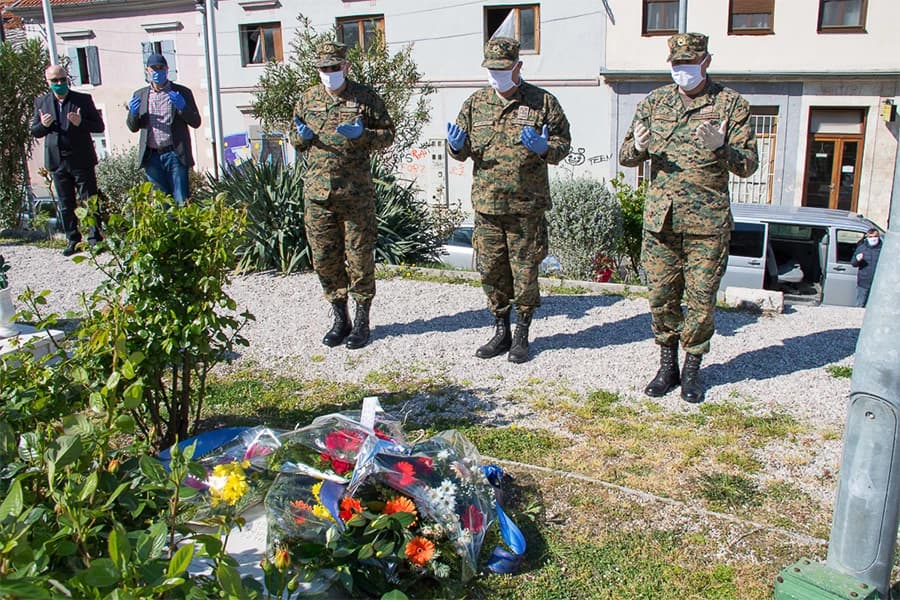 Na mostarskim Šehitlucima obilježen Dan Armije RBiH