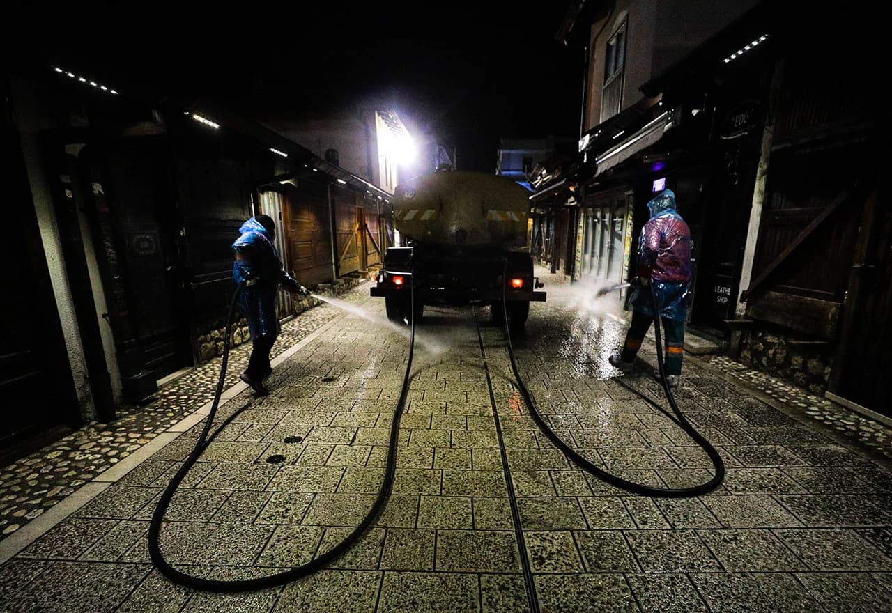 Dezinfekcija ulica u Sarajevu