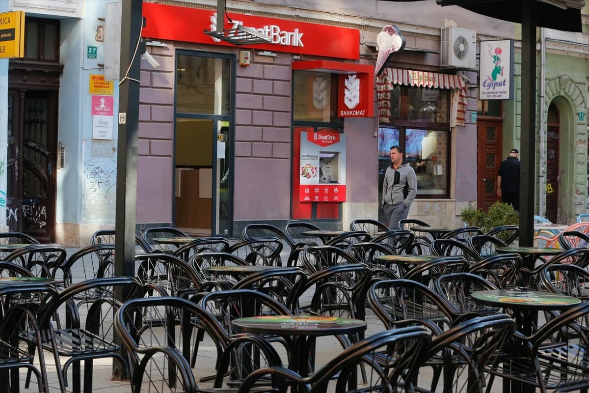 Zatvoreni kafići i restorani, ulice skoro prazne u Sarajevu