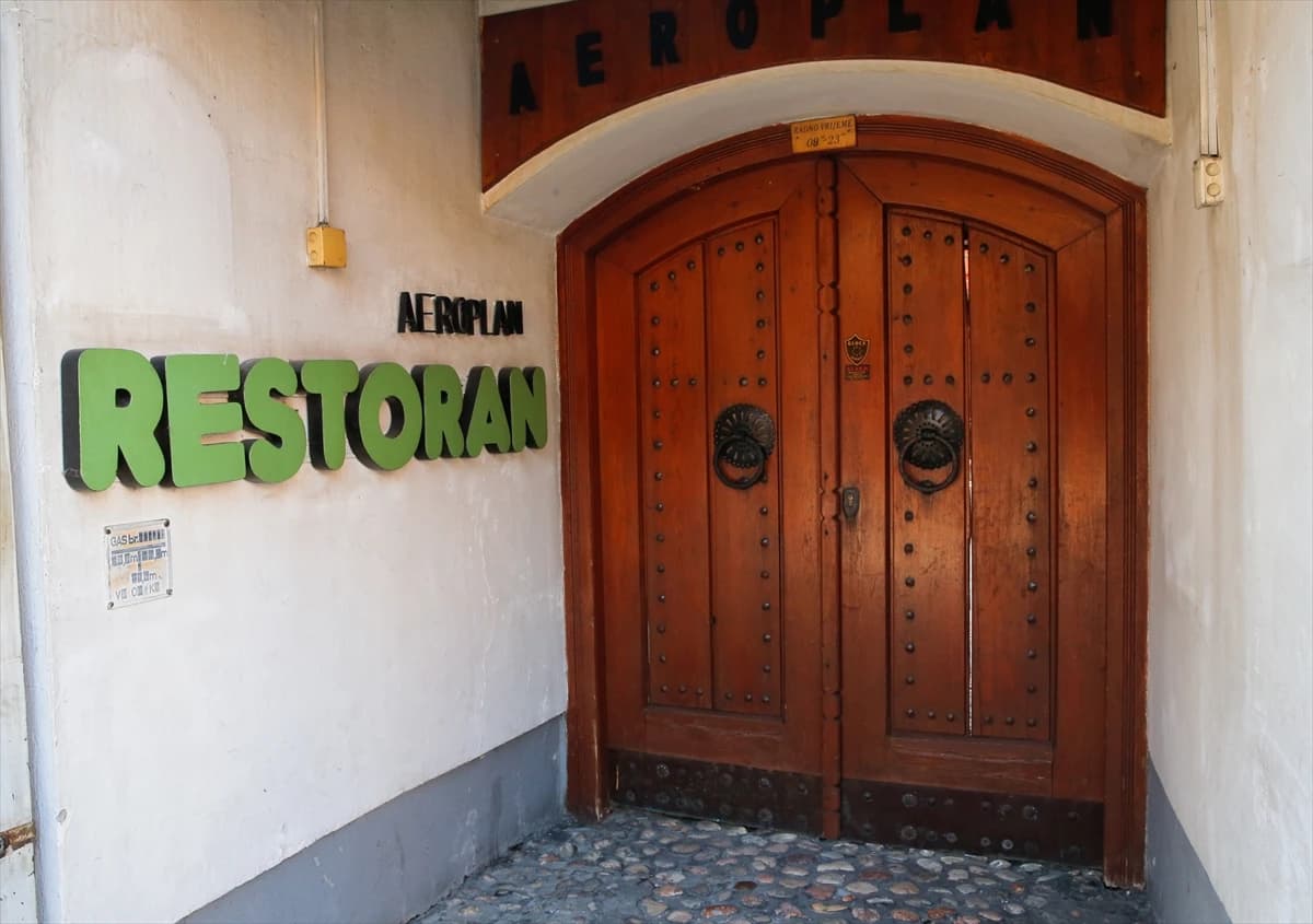 Zatvoreni kafići i restorani, ulice skoro prazne u Sarajevu