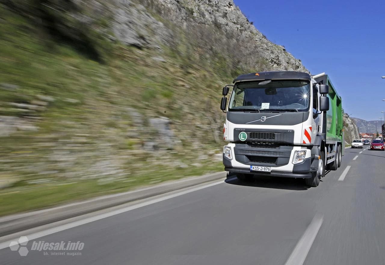 Pojačanje na mostarskim ulicama: Komunalci dobili novo vozilo