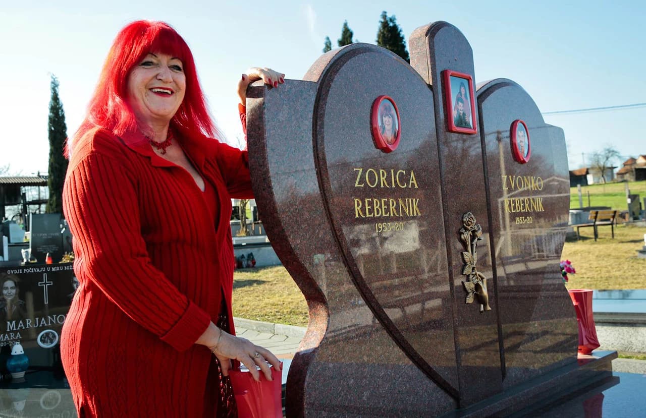 Žena koja voli crvenu boju