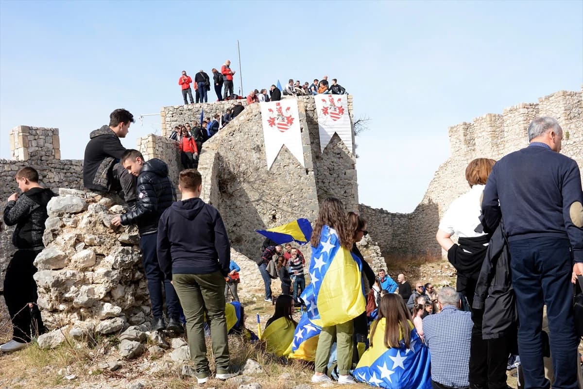 Oko 2.000 sudionika u defileu povodom Dana neovisnosti BiH i Dan Blagaja