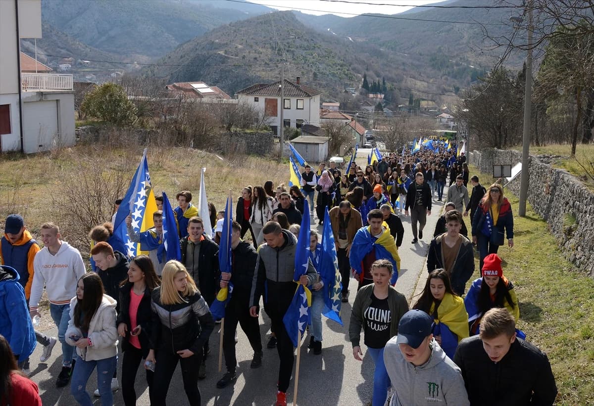 Oko 2.000 sudionika u defileu povodom Dana neovisnosti BiH i Dan Blagaja