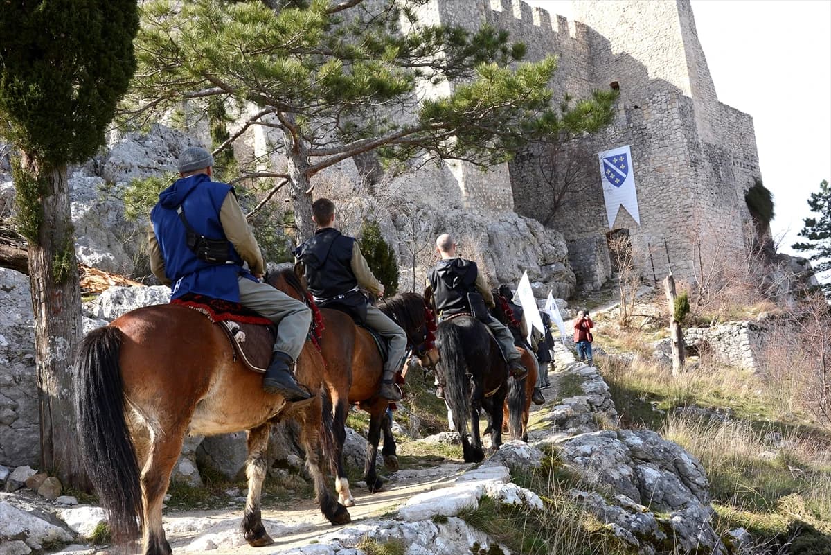 Oko 2.000 sudionika u defileu povodom Dana neovisnosti BiH i Dan Blagaja