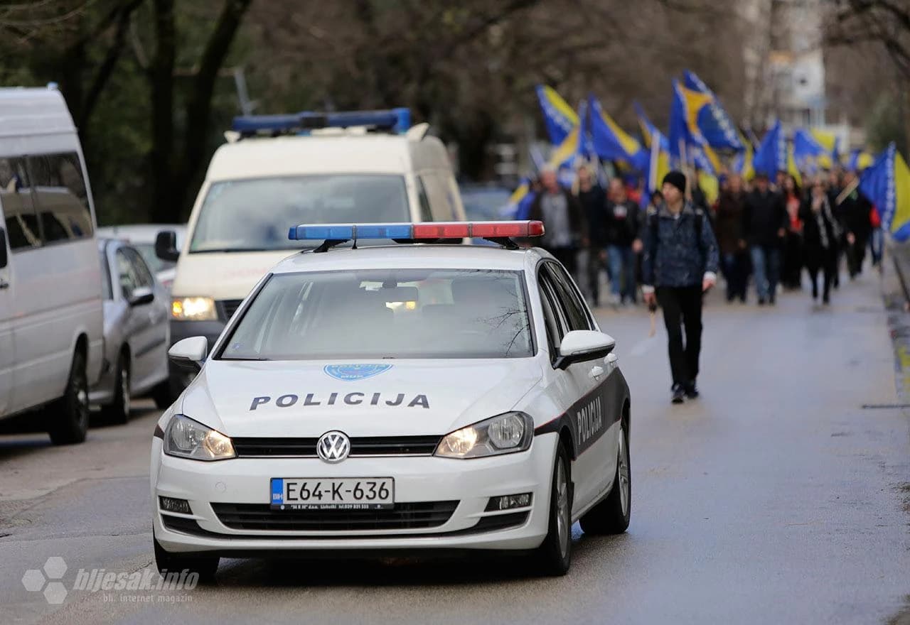 Mostar: Defileom kroz grad započela proslava Dana neovisnosti BiH