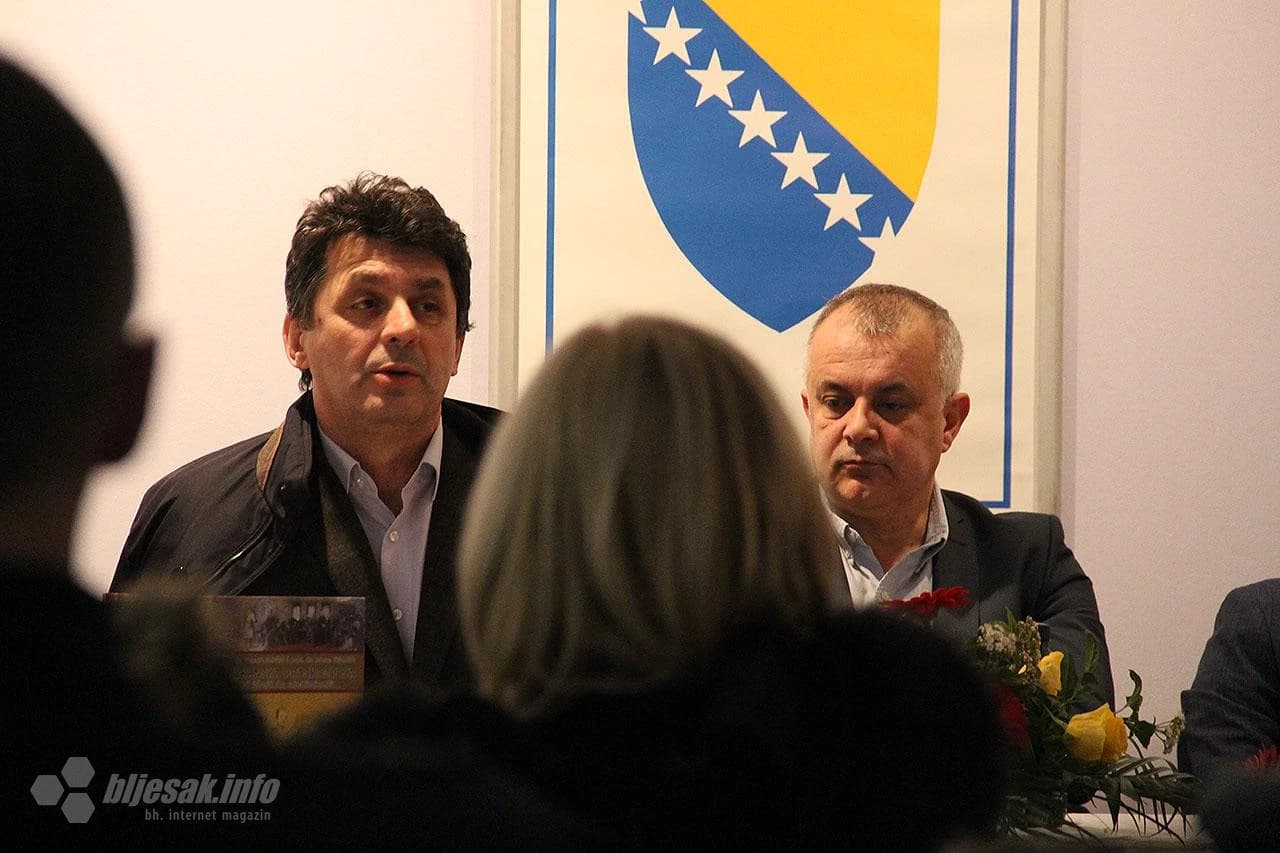 Detalj s predavanja i predstavljanja knjige