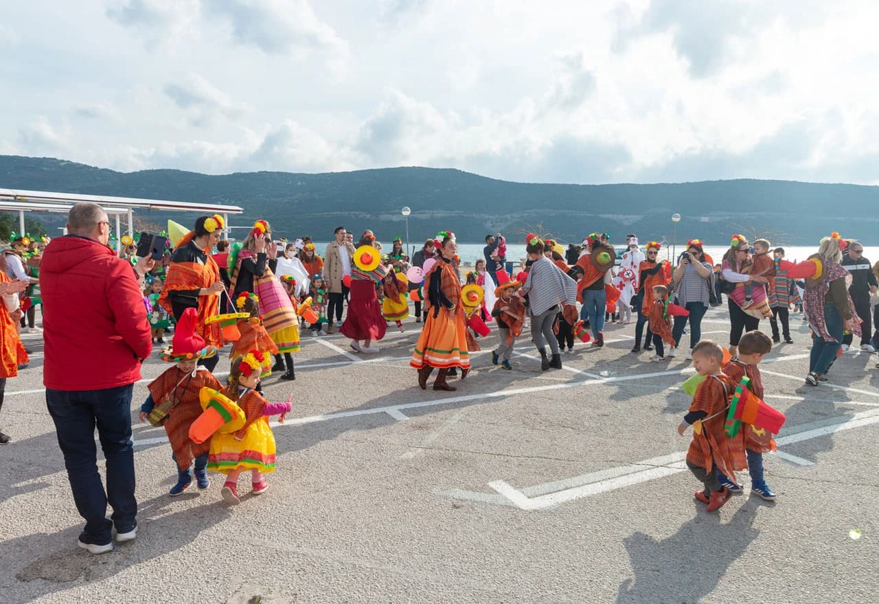 Vesela karnevalska povorka Dječjeg vrtića u Neumu