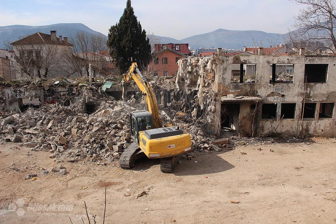 Rušenje ostataka nekadašnjeg hotela
