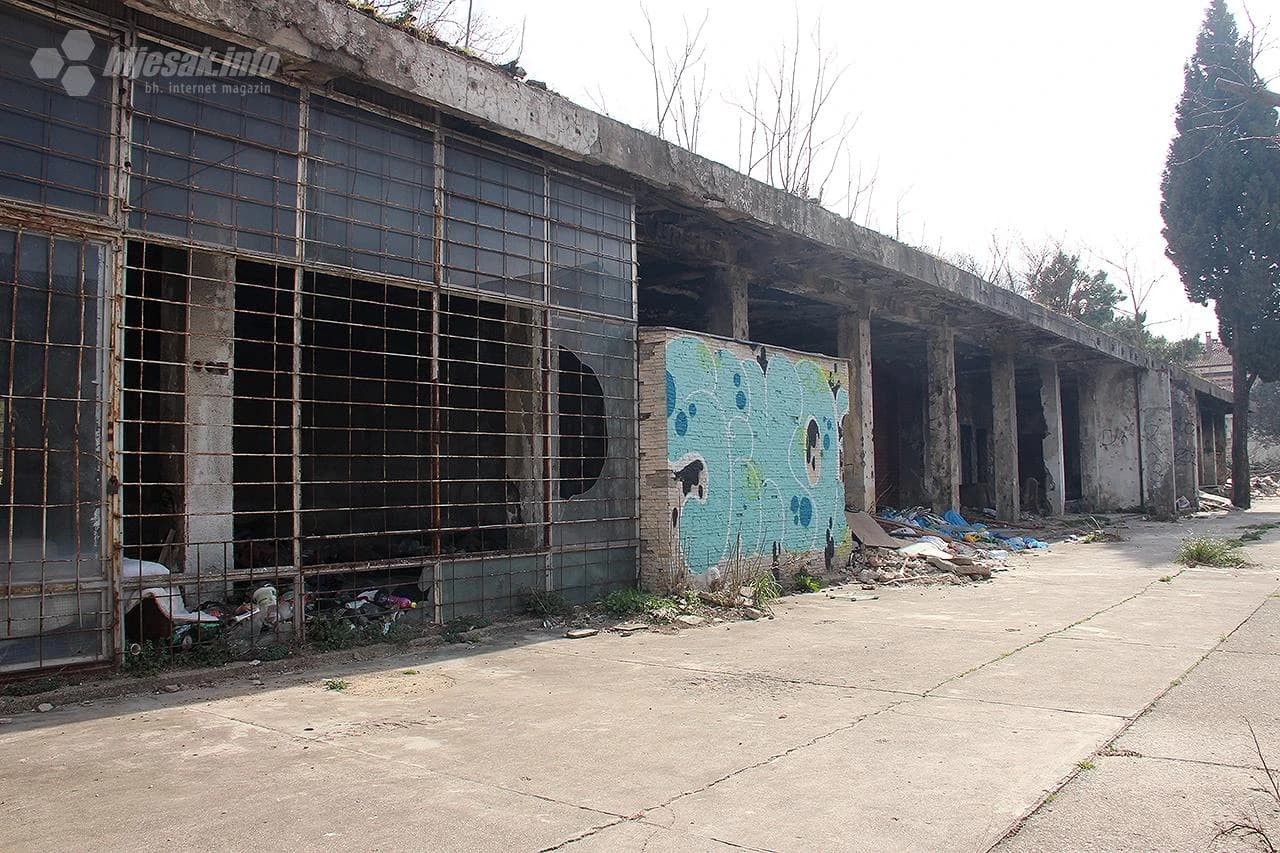 Rušenje ostataka nekadašnjeg hotela