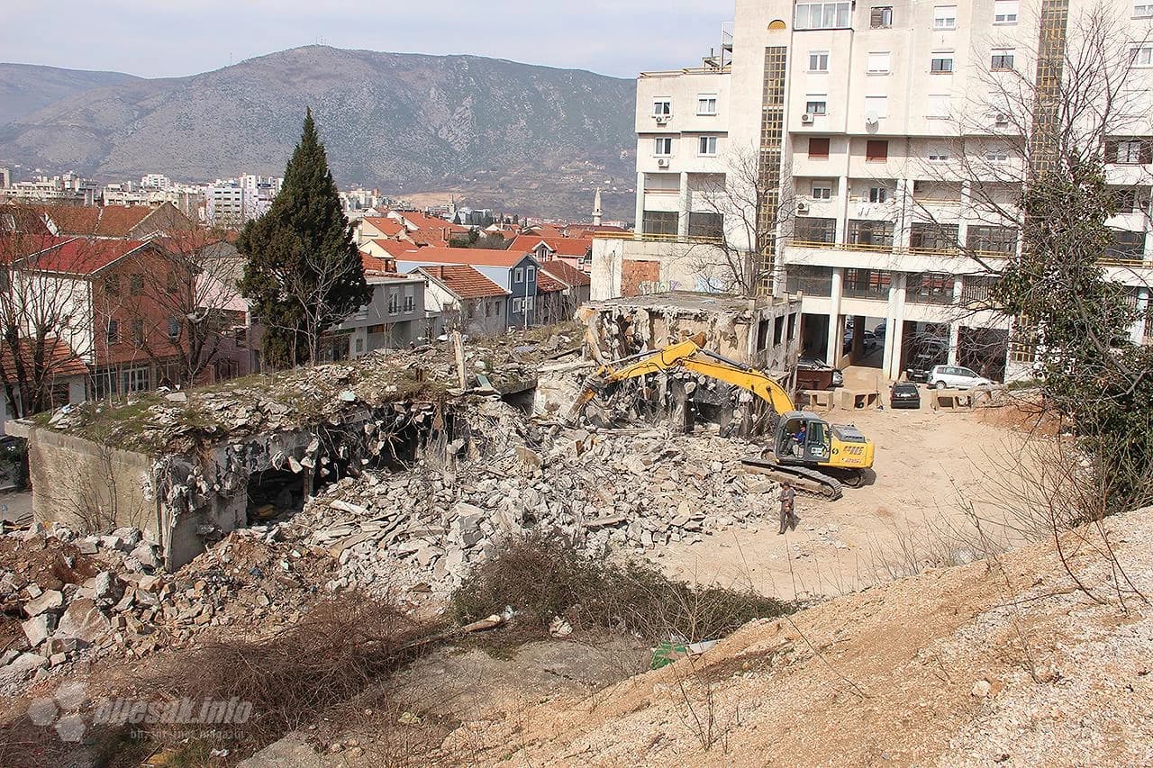 Rušenje ostataka nekadašnjeg hotela