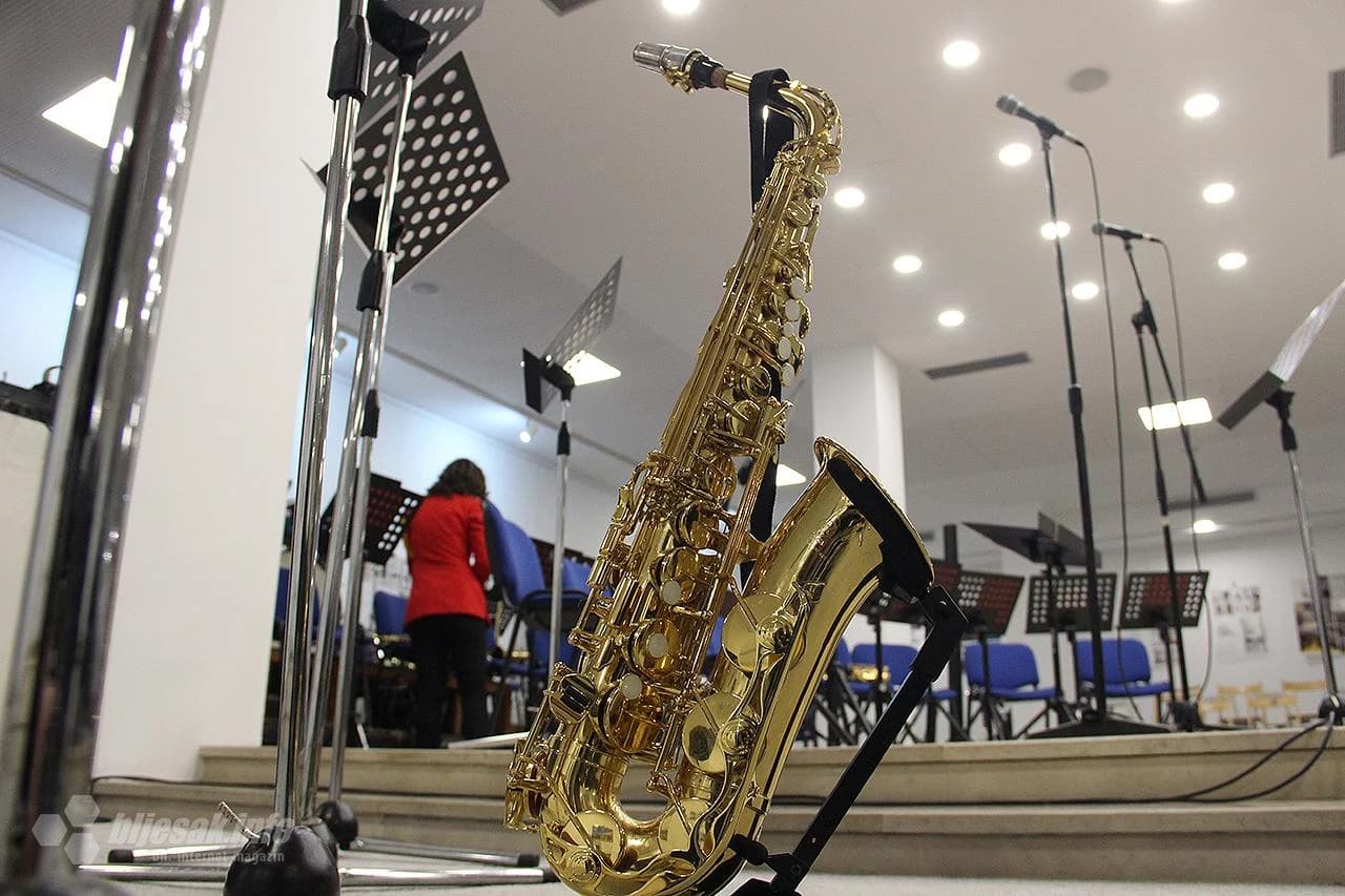 Hrvatska glazba Mostar izvela pjesme Bijelog dugmeta, Prljavaca, Indeksa...