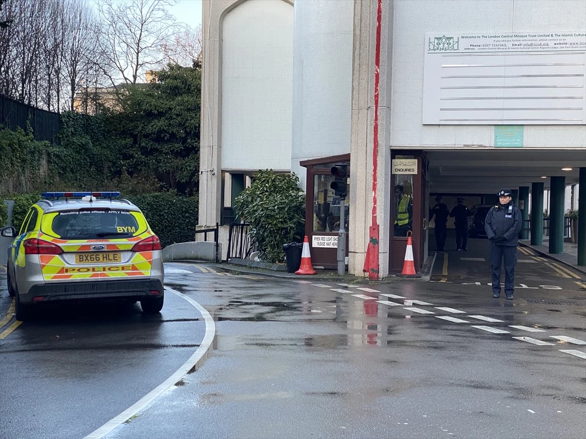 Napadač utrčao u džamiju i nožem napao vjerskog službenika