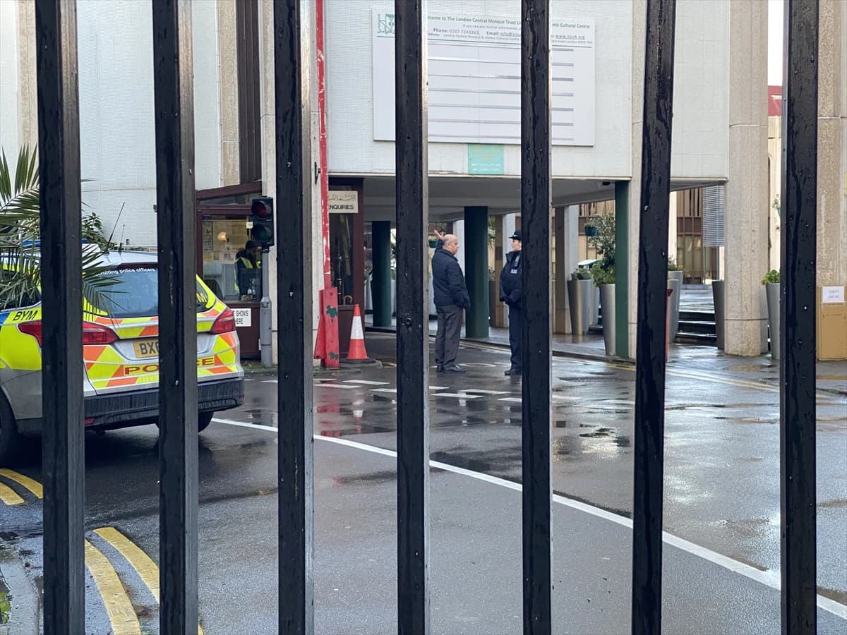 Napadač utrčao u džamiju i nožem napao vjerskog službenika