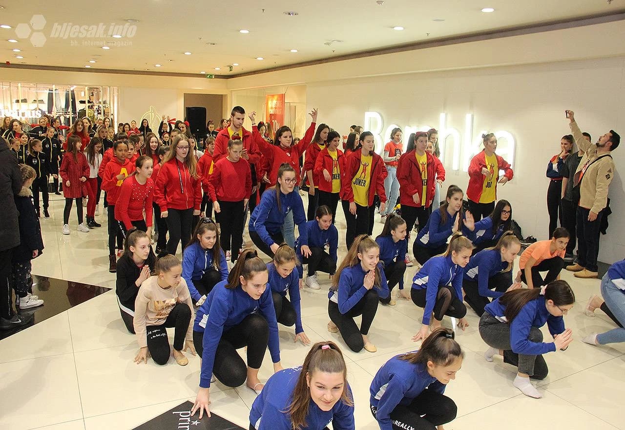 Detalj s plesnog performansa - Jedna milijarda ustaje