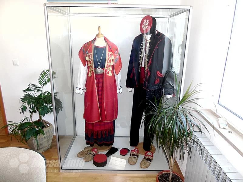 Zagvoška nošnja u načelnikovom uredu