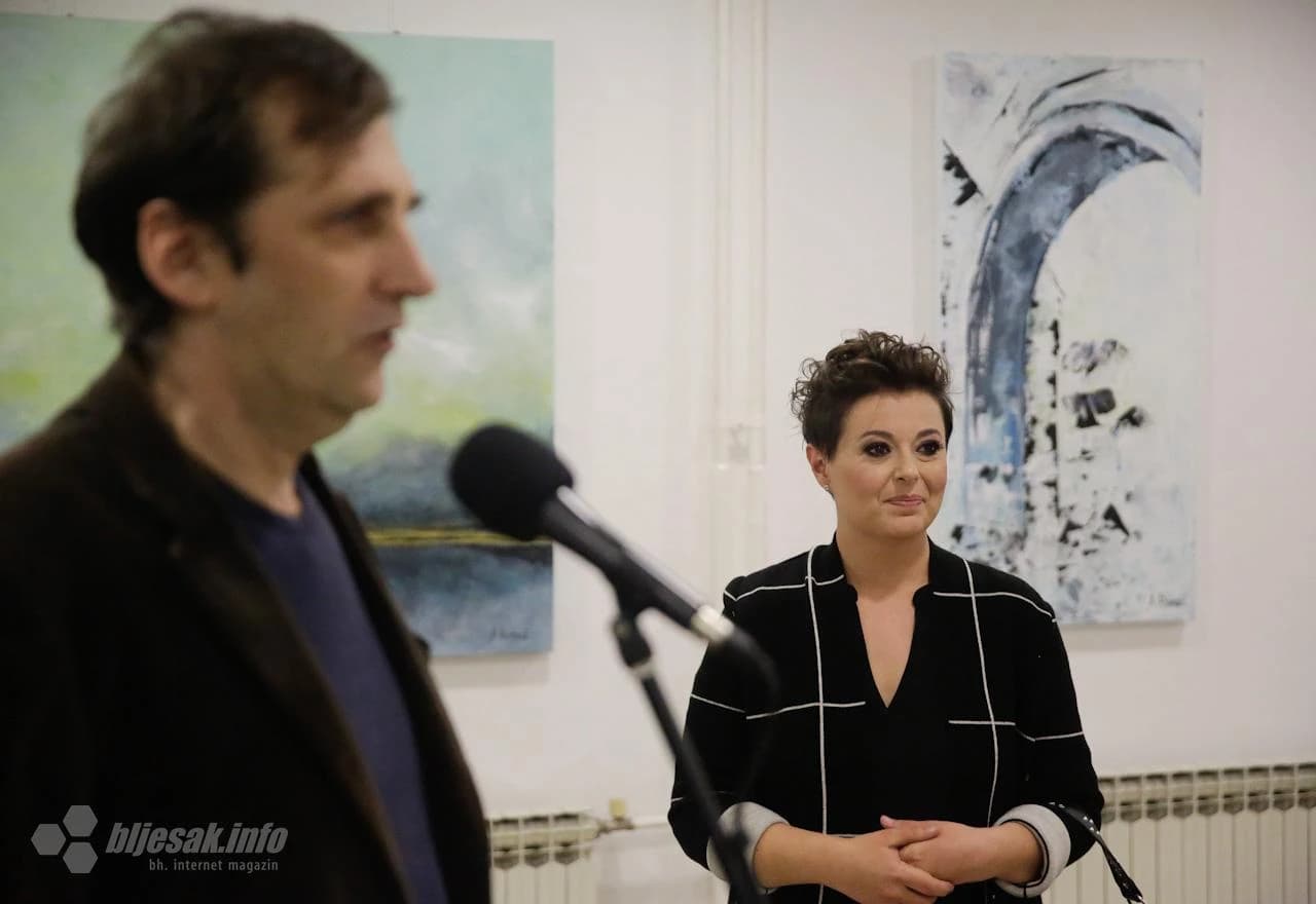 Otvorena prva samostalna izložba Bugojanke Azre Hamzić
