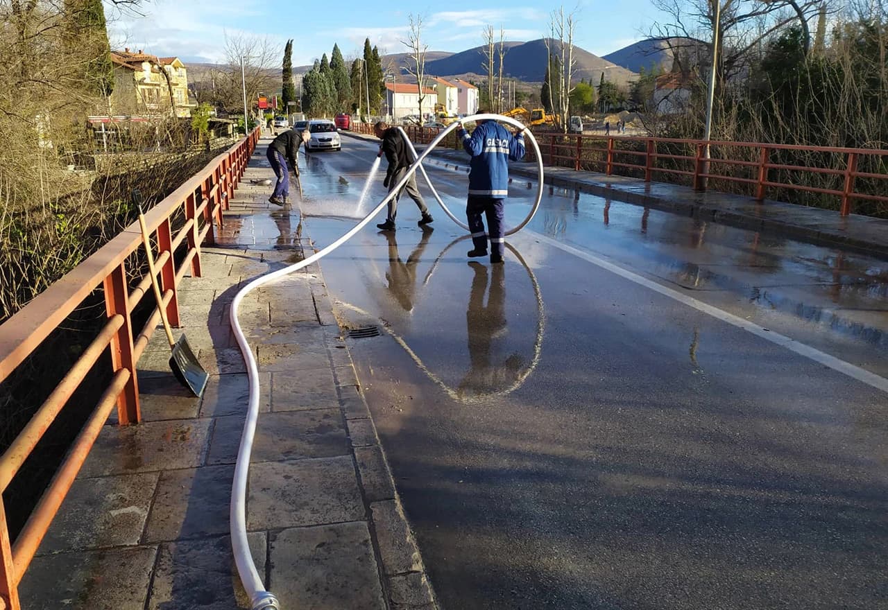 Akcija čišćenja slivnika u naselju Buna
