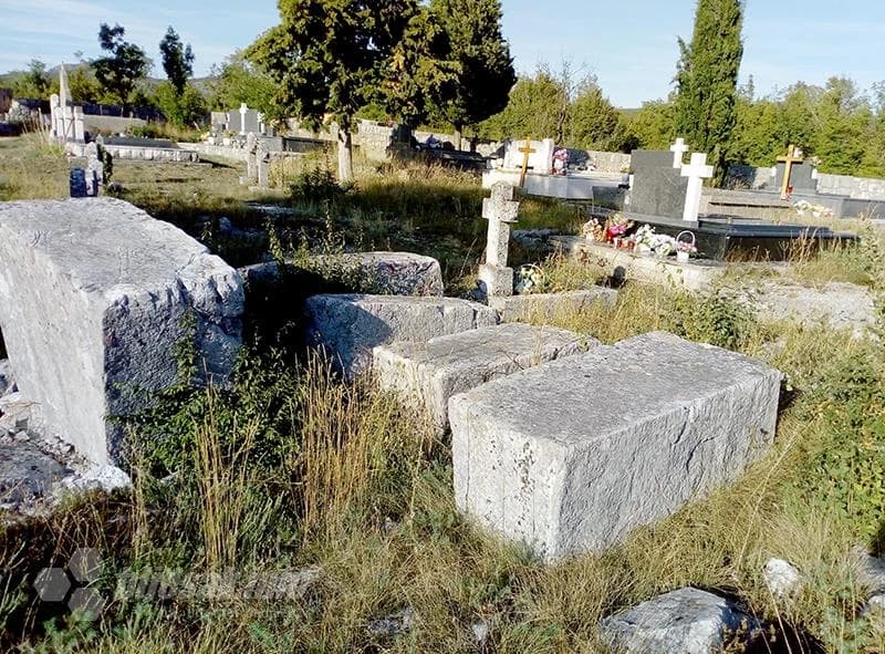 Stećci na Obaljenom groblju