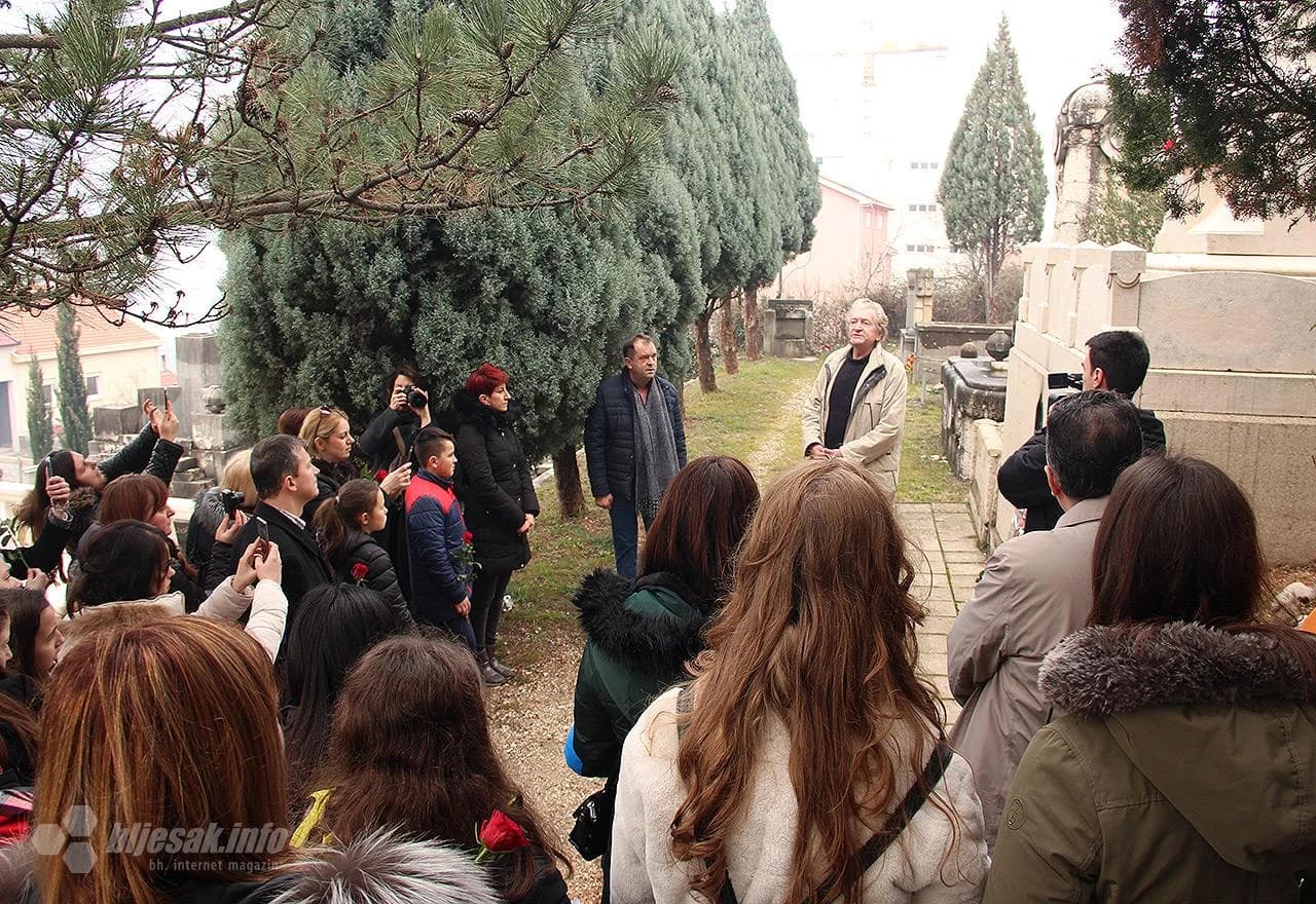 Posjeta sudionika festivala grobu Alekse Šantića