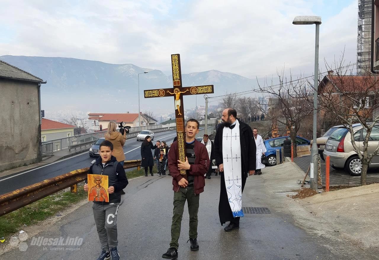 Mostar: Pravoslavni vjernici litijom dali podršku braći u Crnoj Gori