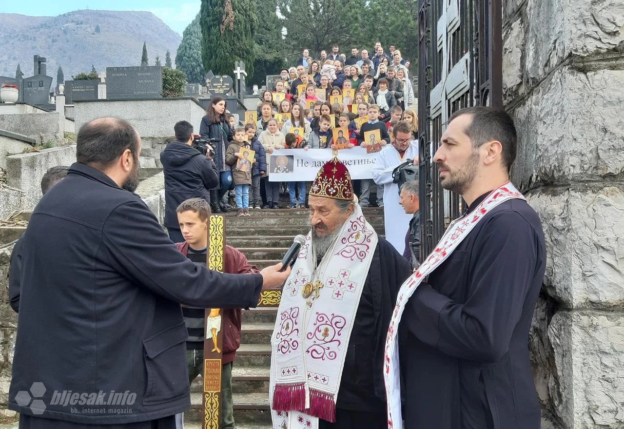 Mostar: Pravoslavni vjernici litijom dali podršku braći u Crnoj Gori
