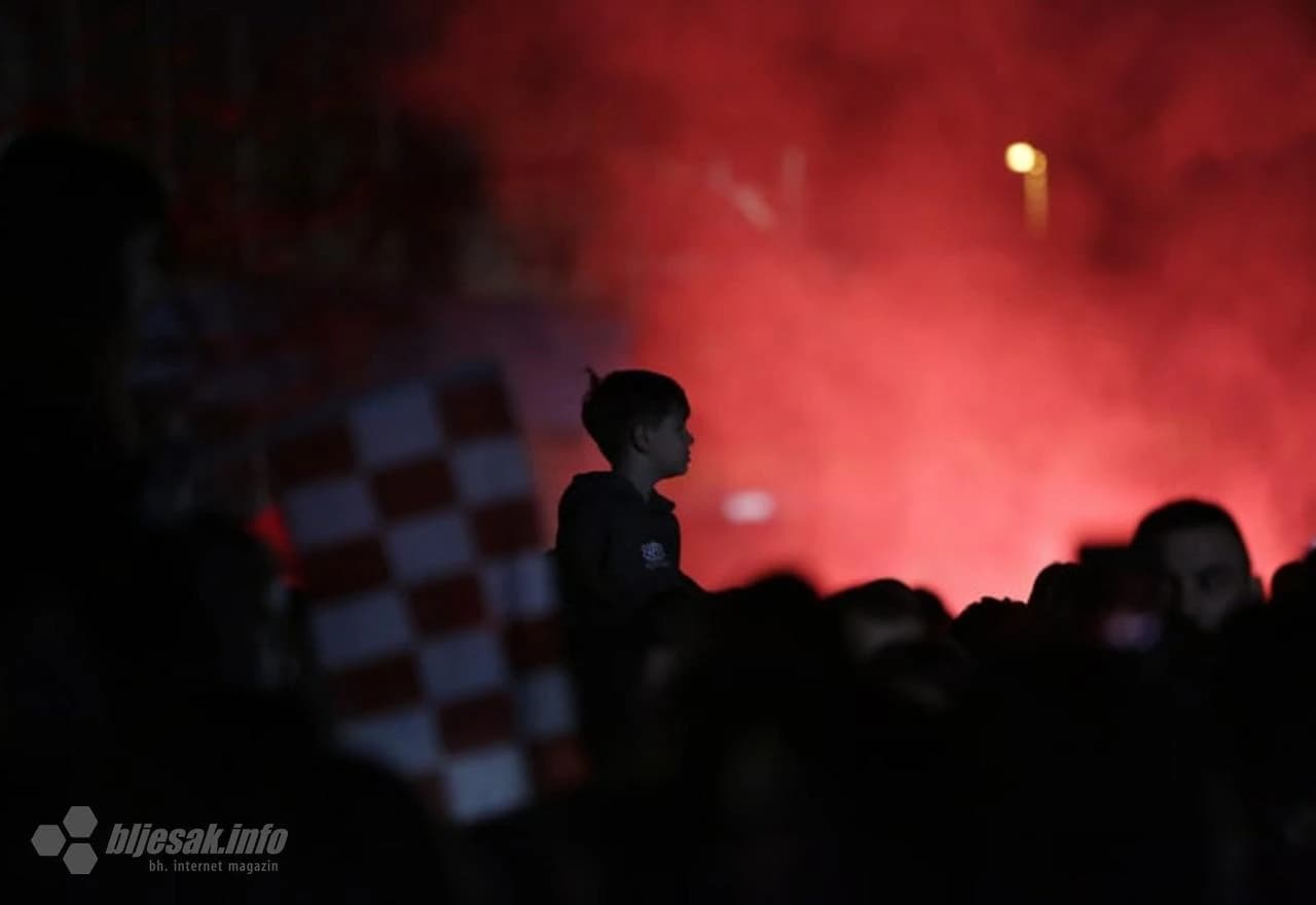 Mostar gori: Više tisuća ljudi čeka srebrne Kauboje!
