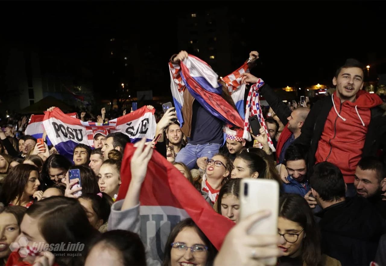 Mostar gori: Više tisuća ljudi čeka srebrne Kauboje!