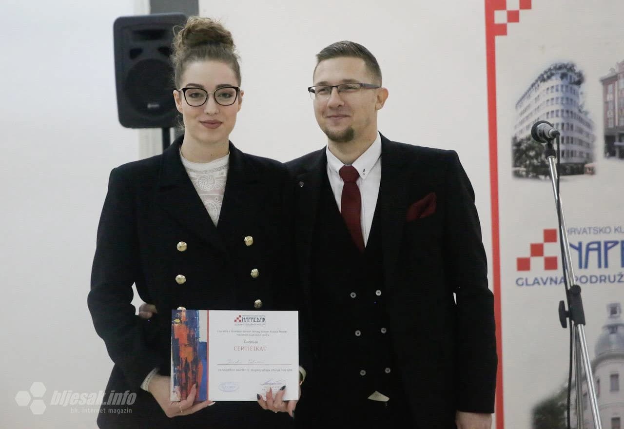 Izložba radova polaznika Napretkovog tečaja crtanja